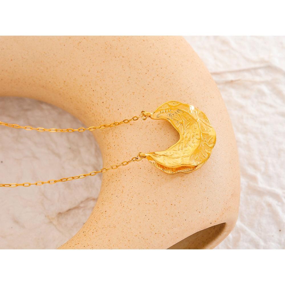 Colar Lua Crescente - Linha Exclusiva Lilla Belle - LillaBelle